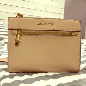 Micheal Kors purse